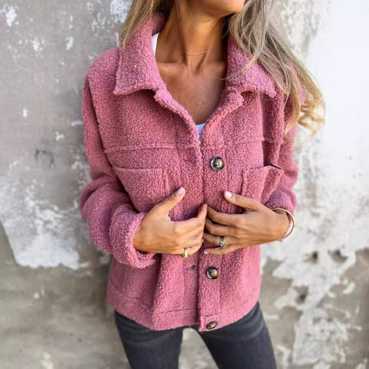 Manteau en laine d'agneau à simple boutonnage et revers pour femme